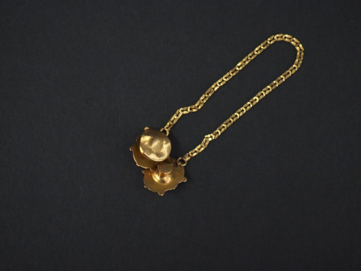 Paire de boutons de col Napoléon III en or jaune et émail noir, sertis