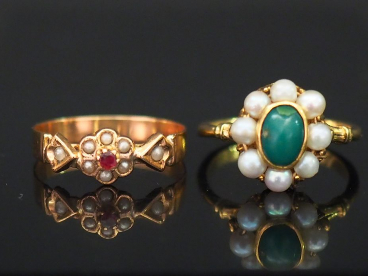 Bague Napoléon III de forme marguerite en or jaune, sertie en son cent