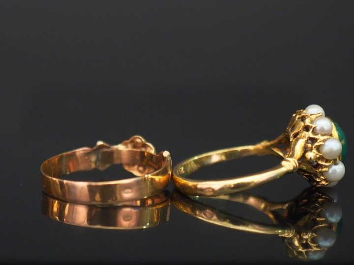 Bague Napoléon III de forme marguerite en or jaune, sertie en son cent