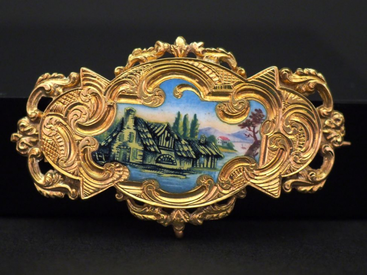 Broche Napoléon III en or jaune et émail polychrome, à décor d'un pays