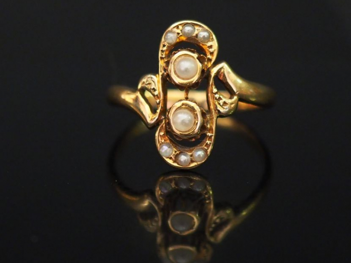 Bague Napoléon III de forme marquise en or jaune sertie de perles, à d