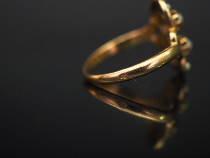 Bague Napoléon III de forme marquise en or jaune sertie de perles, à d