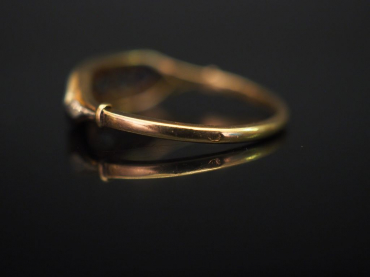 Bague jonc de style Art déco en or jaune, sertie de saphirs calibrés e