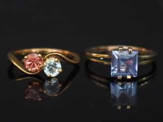 Vente aux enchères Ensemble comprenant :  - une bague dite "Toi   Moi" en or jaune, serti