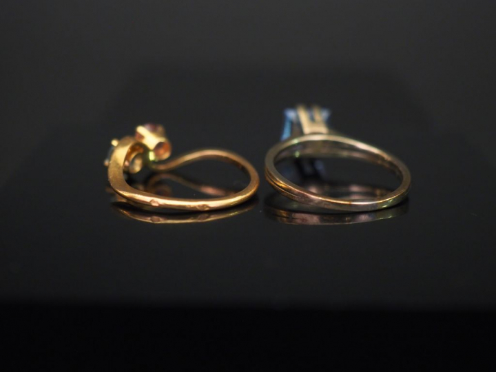 Ensemble comprenant :  - une bague dite "Toi   Moi" en or jaune, serti