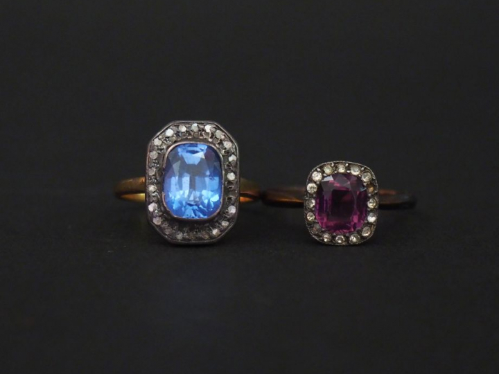 Ensemble comprenant :  - une bague de style Art déco en or jaune et ar