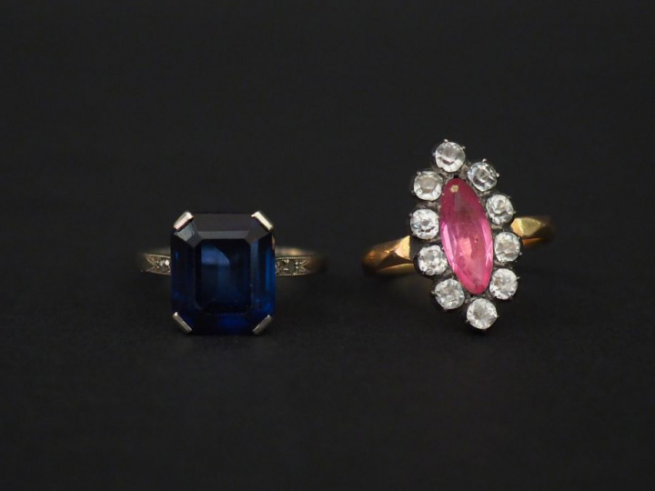 Ensemble comprenant :  - une bague marquise en or jaune et argent, ser