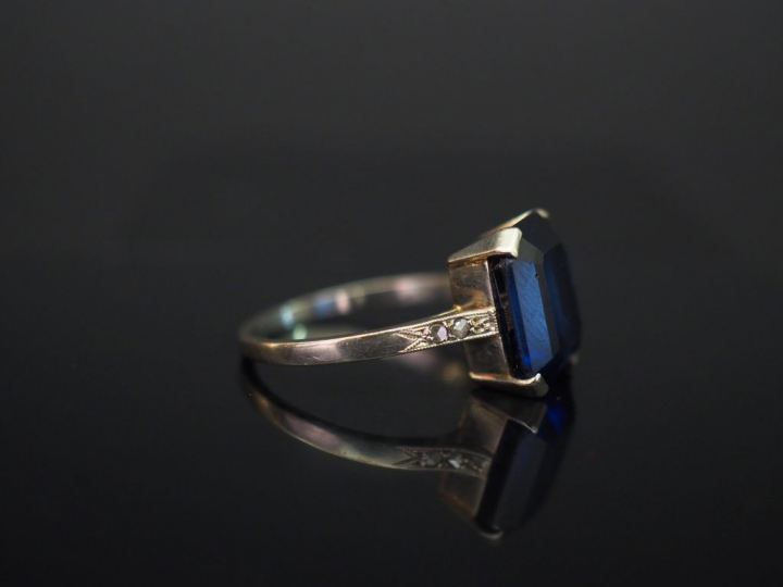 Ensemble comprenant :  - une bague marquise en or jaune et argent, ser