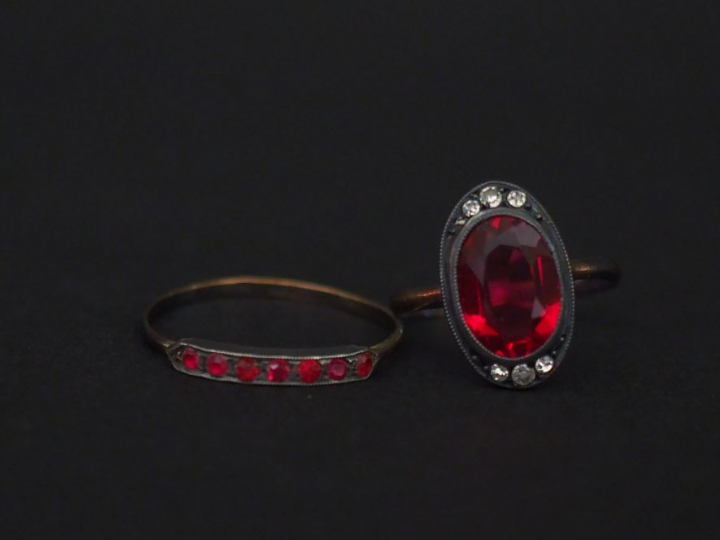 Ensemble comprenant :  - une bague en or jaune et argent, sertie en so