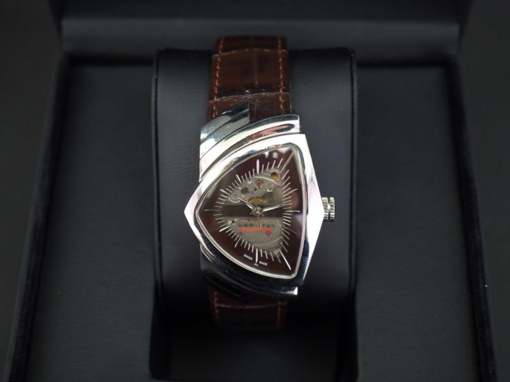 HAMILTON Ventura. Montre d'homme. Bracelet en cuir marron. Dans son co