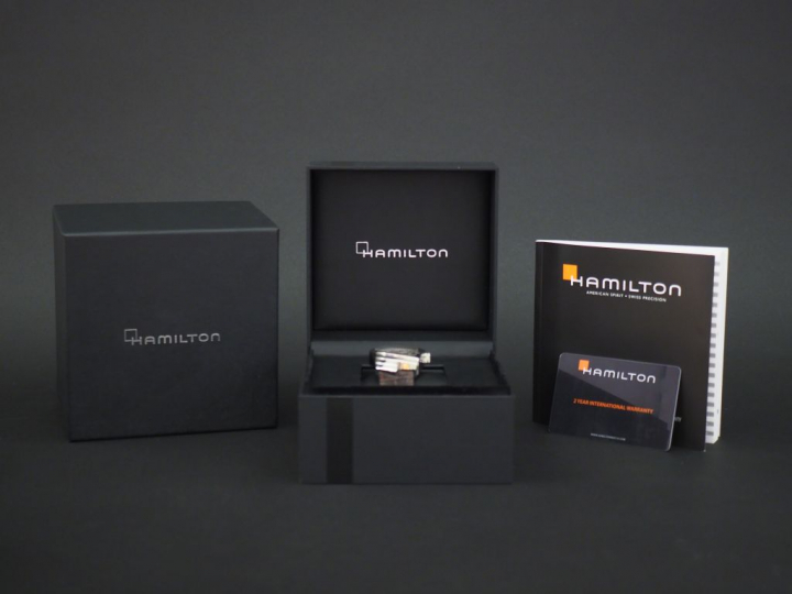 HAMILTON Ventura. Montre d'homme. Bracelet en cuir marron. Dans son co