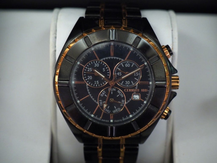 CERRUTI 1881. Montre d'homme. Bracelet en acier   Dans son coffret d'o