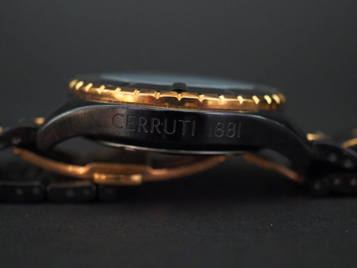 CERRUTI 1881. Montre d'homme. Bracelet en acier   Dans son coffret d'o