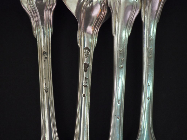 Deux différents grands couverts XVIIIème en argent. Monogrammés. Poids