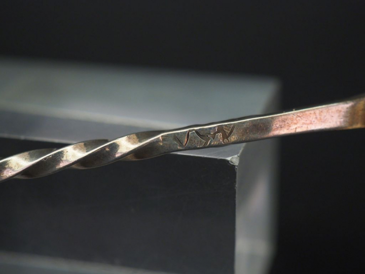 Louche à punch en argent, poinçon au Coq.  Manche en bois.  M.O : L.D 