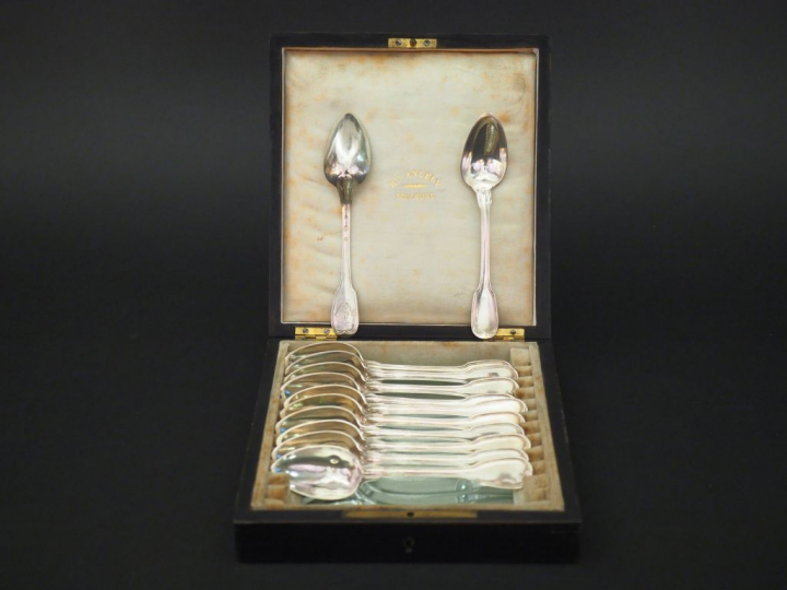 Suite de douze petites cuillères fin XVIIIème - début XIXème en argent