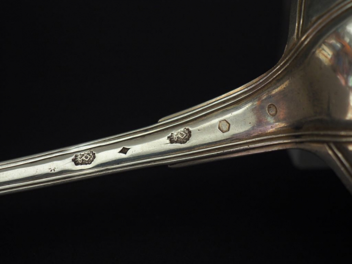 Importante louche en argent, fin XVIIIème - début XIXème, modèle à fil