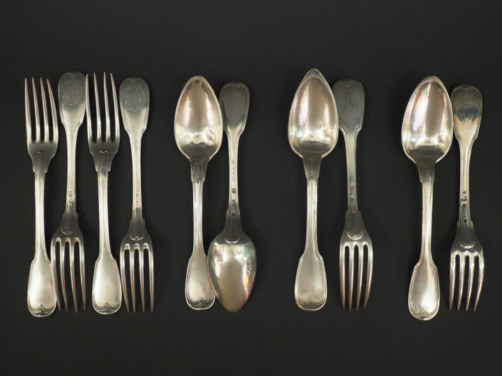 Ensemble comprenant :  - une suite de quatre grandes fourchettes en ar