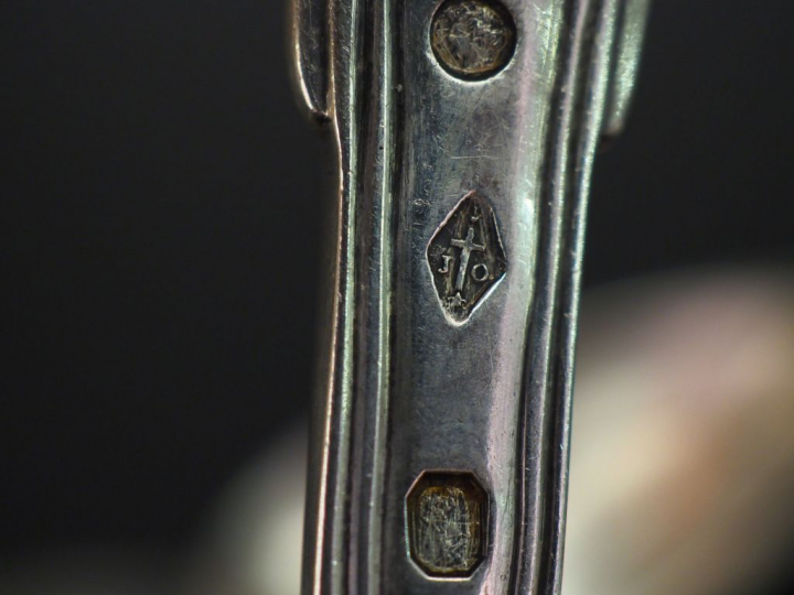 Ensemble comprenant :  - un grand couvert Restauration en argent, poin