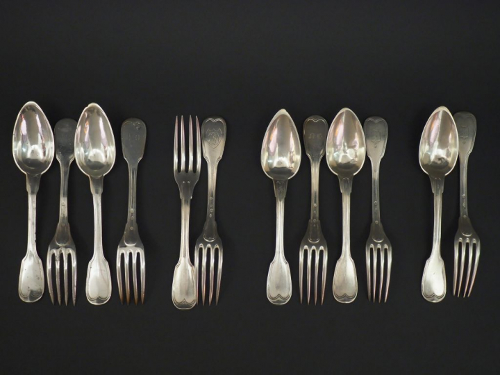 Ensemble comprenant :  - deux grands couverts Restauration en argent, 