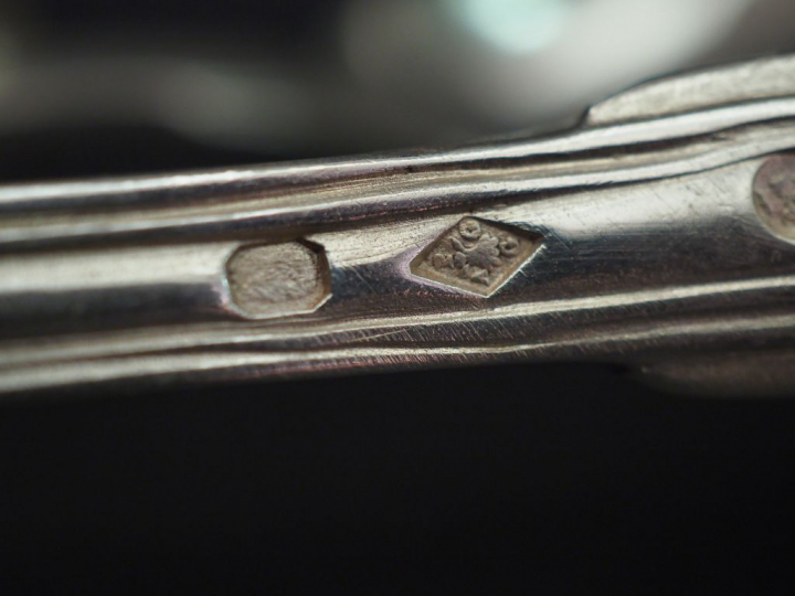 Ensemble comprenant :  - deux grands couverts Restauration en argent, 