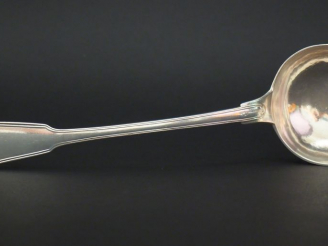 Vente aux enchères Louche en argent Restauration, poinçon Vieillard, modèle à filet. Mono