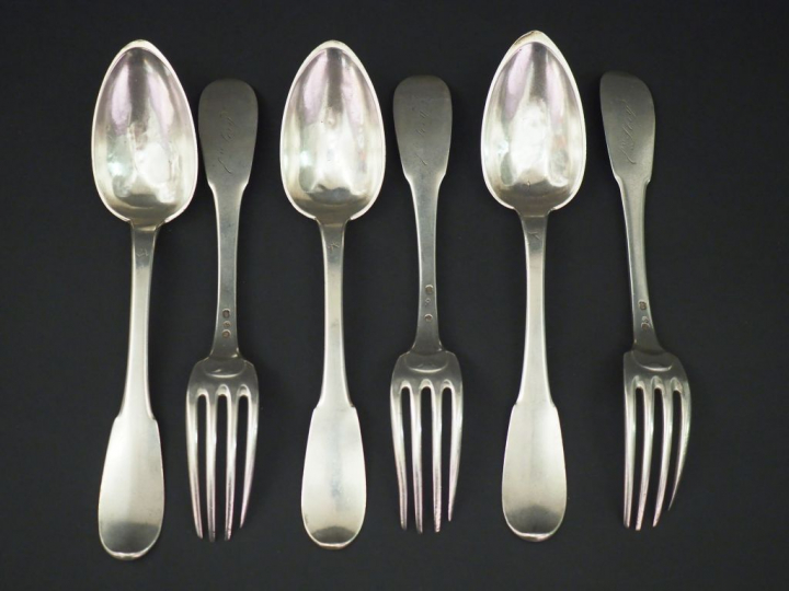 Suite de trois grands couverts Restauration en argent, poinçon Vieilla