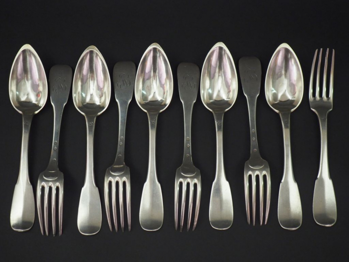 Suite de cinq grands couverts Restauration en argent, poinçon Vieillar