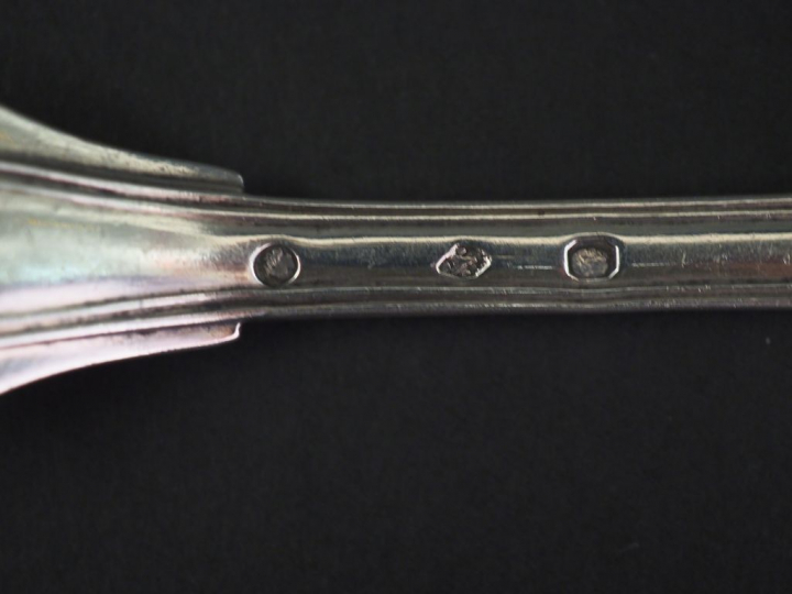 Suite de cinq grands couverts Restauration en argent, poinçon Vieillar