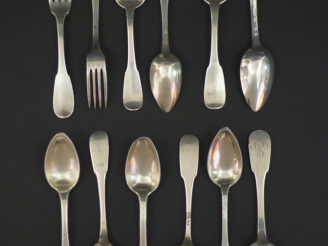 Vente aux enchères Ensemble comprenant deux grandes fourchettes et dix grandes cuillères 