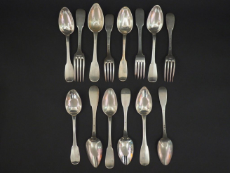 Vente aux enchères Quatre grands couverts et six cuillères en argent, modèle uniplat. Poi