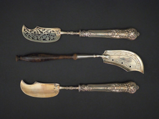 Vente aux enchères Ensemble comprenant :  - un couteau à poisson Restauration en argent, 