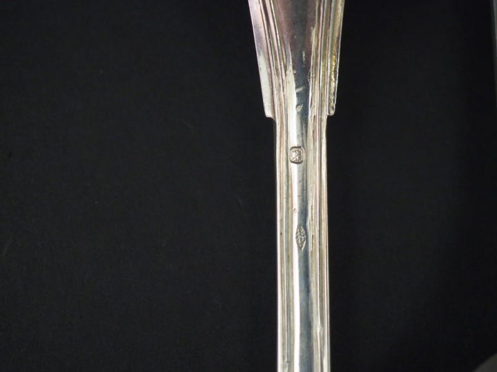 Ensemble comprenant :  - un grand couvert Restauration en argent, poin