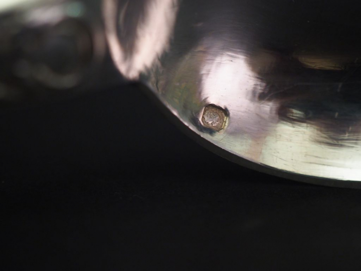 Suite de douze couverts à entremets de style Louis XV en argent, poinç