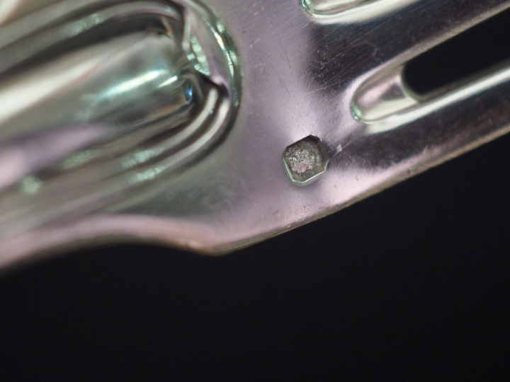 Suite de douze grandes fourchettes en argent, poinçon Minerve, modèle 