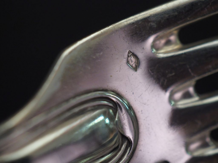 Suite de douze grandes fourchettes en argent, poinçon Minerve, modèle 