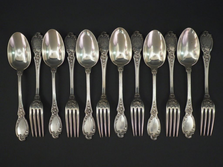 Suite de six grands couverts de style rocaille en argent, poinçon Mine