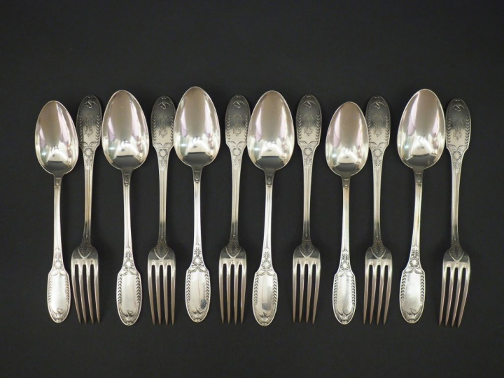 Suite de six couverts à entremets de style Empire en argent, poinçon M