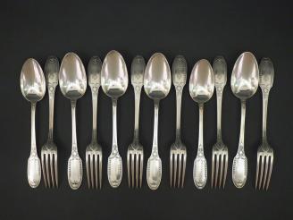 Vente aux enchères Suite de six couverts à entremets de style Empire en argent, poinçon M