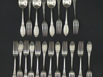 Vente aux enchères Quatre couverts et douze fourchettes à entremets de style Louis XVI en