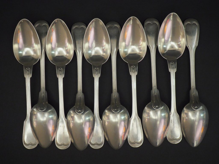 Suite de dix grandes cuillères en argent, poinçon Minerve, modèle à fi