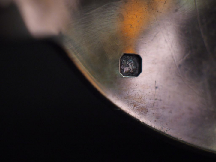 Fourchette à servir de style rocaille en argent, poinçon Minerve, à dé