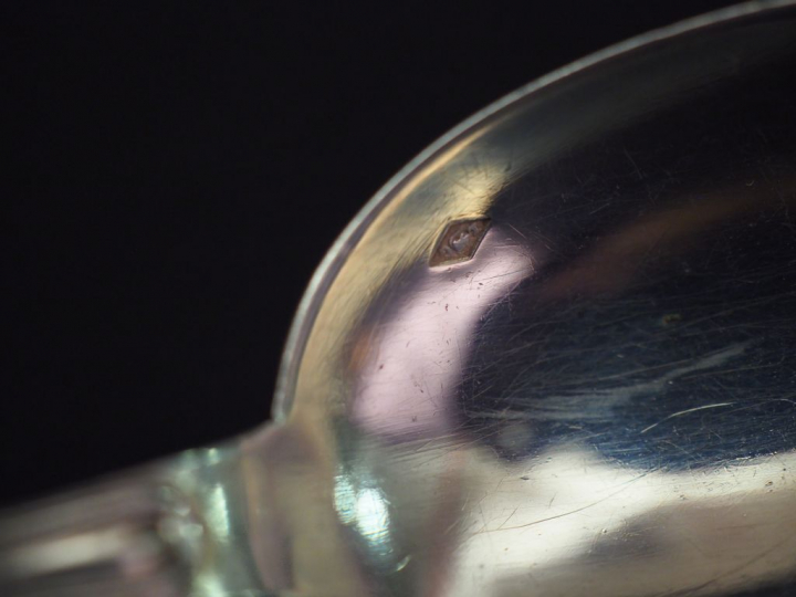 Suite de huit petites cuillères de style Louis XVI en argent, poinçon 