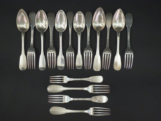 Vente aux enchères Dix grandes fourchettes et six grandes cuillères en argent, poinçons e