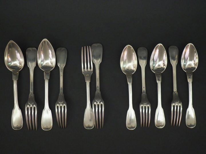 Ensemble comprenant :  - deux grands couverts et deux fourchettes en a