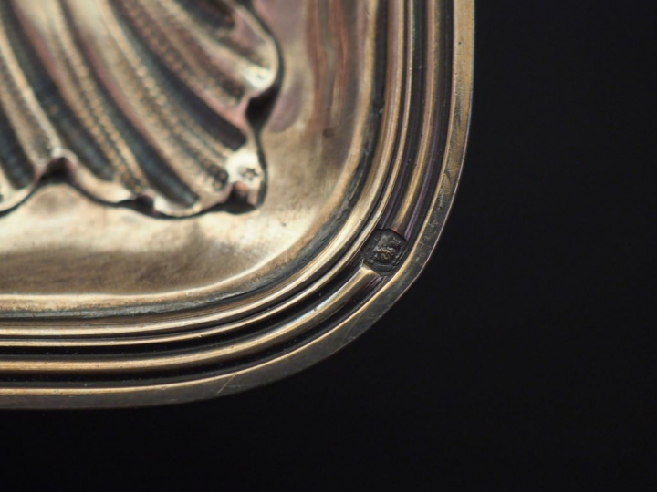 Petit plateau rectangulaire de style Louis XV en argent, poinçon Miner