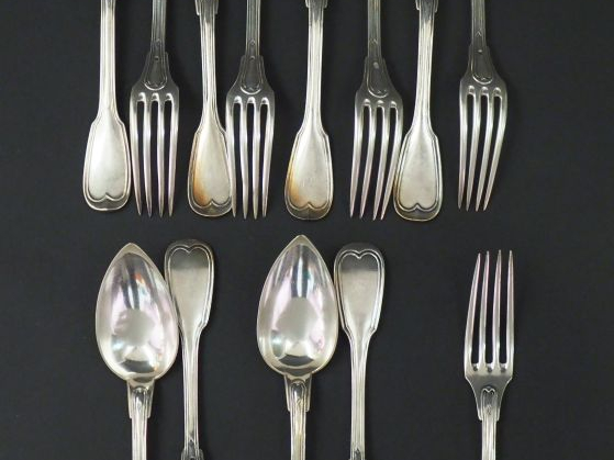Suite de six grands couverts et une grande fourchette en argent, poinç
