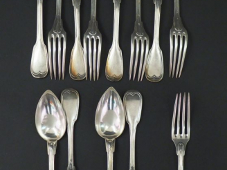 Vente aux enchères Suite de six grands couverts et une grande fourchette en argent, poinç