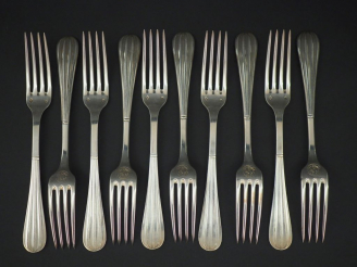 Vente aux enchères Suite de dix grandes fourchettes de style Art déco en argent, poinçon 