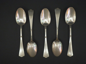 Vente aux enchères Suite de quatre cuillères à entremets en argent, poinçon Minerve, modè